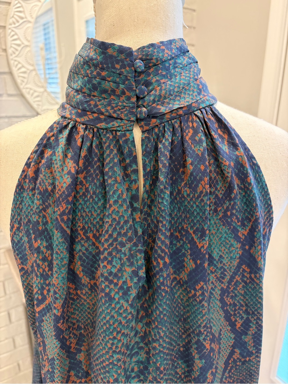 Joie Sleeveless Silk Blouse Snakeskin high neck Career Elegant Chic Business - Picture 4 of 10